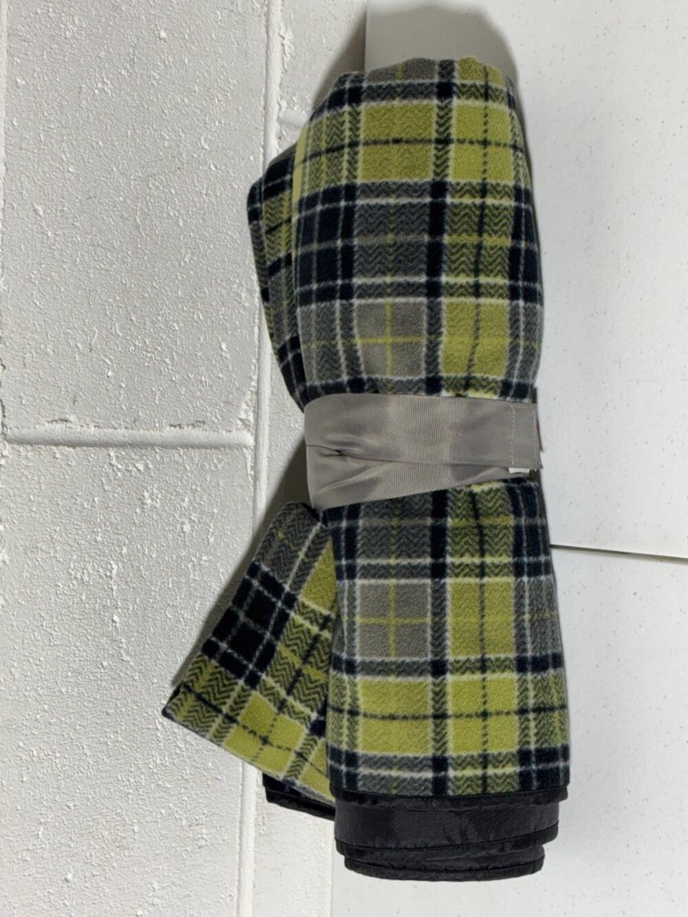 REI Co-op Camp Blanket 48"x72" Light Weight Puffy Green & Black Plaid Excellent